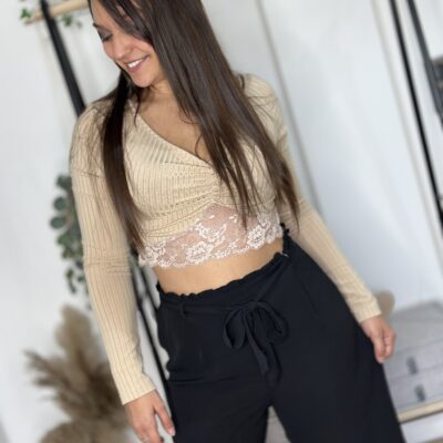 Top beige côtelé à dentelle