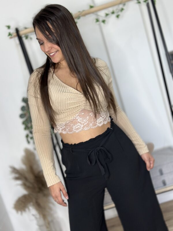 Top beige côtelé à dentelle