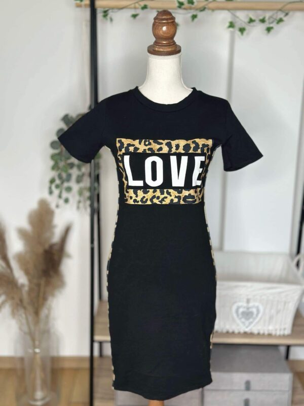 Robe T-Shirt Noire – Motif "LOVE" & Détails Léopard